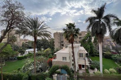 Flat in Degla  Next door to the CAC 200 sqm 3 bedrooms- 2 1/2 bathrooms Open kitchen  1800 USD