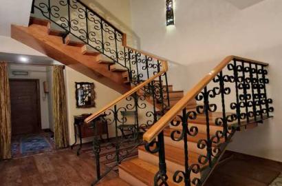 Charming duplex  2 bedrooms bathrooms apartment furnished moving in with your suites cases entirely sunny 🌞 prime location expats