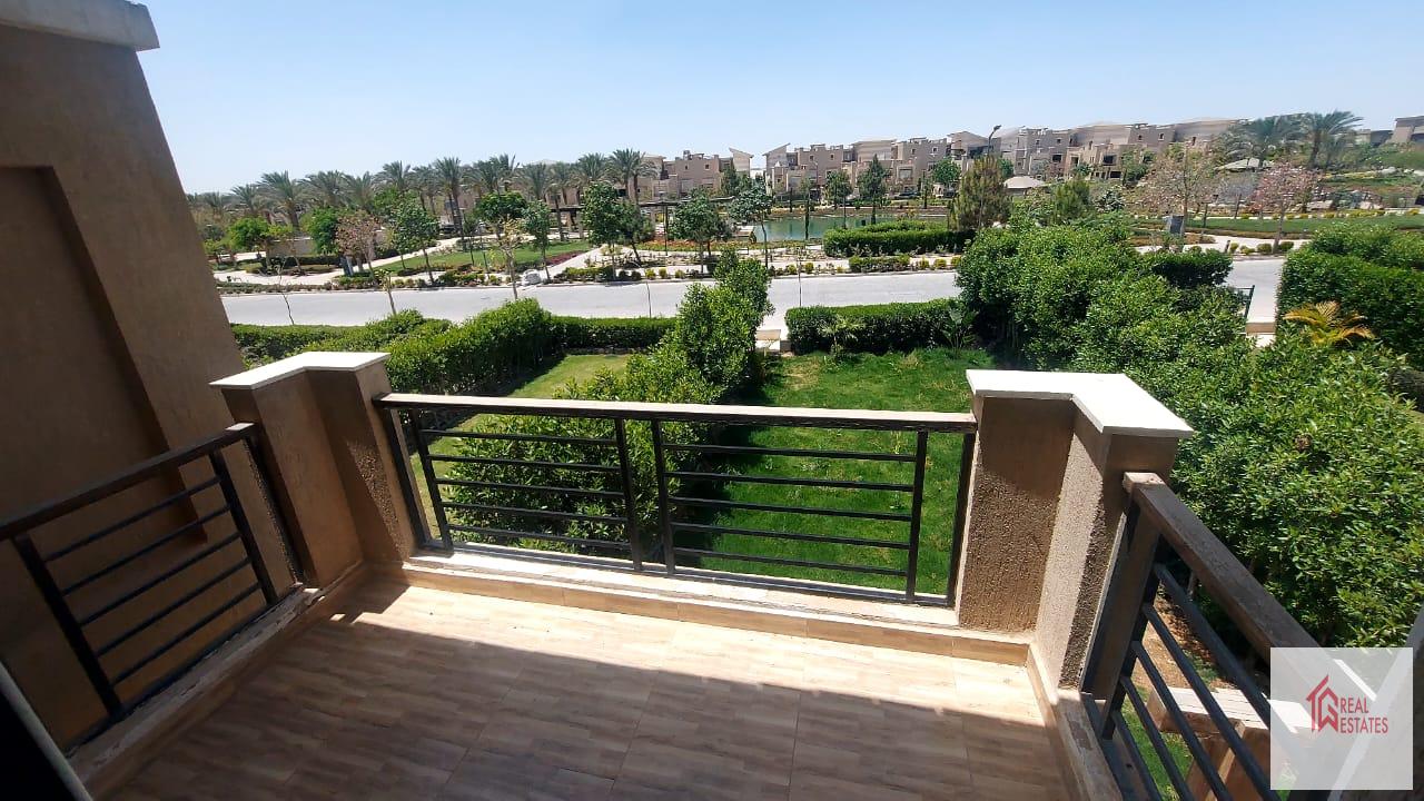 new giza district one Egypt Town house for rent semi furnished 3 sleeping rooms 3 Bathrooms Infront of landscaps lakes