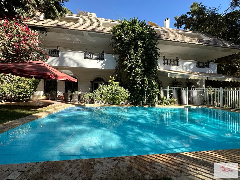 Penthouse Louer Maadi Saryate à pied de l'école française 4 chambres