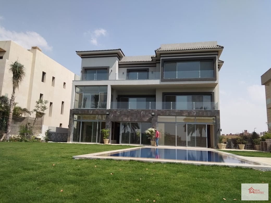 Moderne Maisonette-Villa in Katameya Dunes mit Blick auf den Golf View Lake, Neu-Kairo, Ägypten