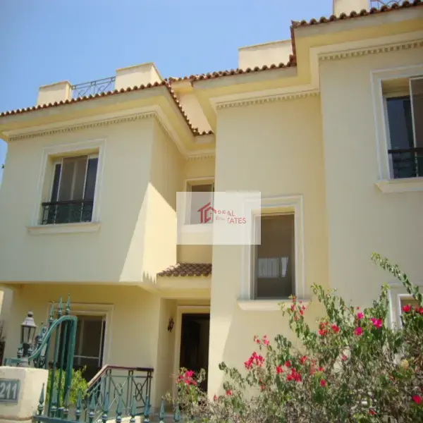 Katameya Heights Golf Sahası Resorte kiralık 6 yatak odalı yüzme havuzlu villa