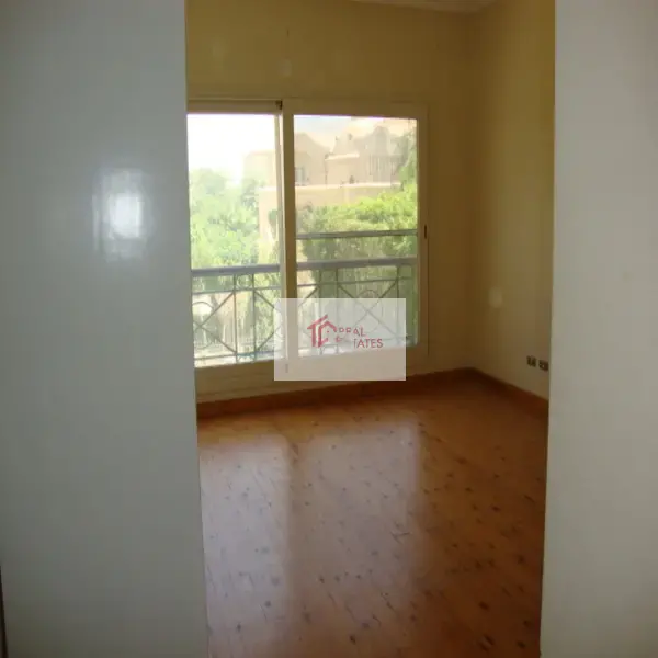 Katameya Heights Golf Sahası Resorte kiralık 6 yatak odalı yüzme havuzlu villa