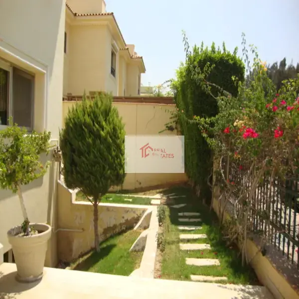 Katameya Heights Golf Sahası Resorte kiralık 6 yatak odalı yüzme havuzlu villa