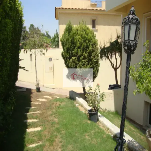 Katameya Heights Golf Sahası Resorte kiralık 6 yatak odalı yüzme havuzlu villa