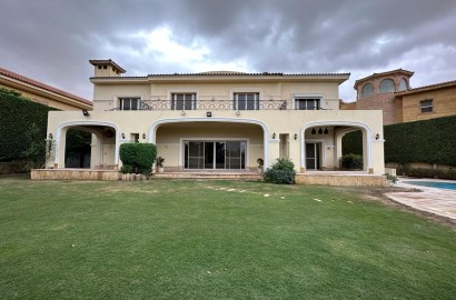 Bağımsız Villa Golf Manzaralı Katameya Heights 6 yatak odalı Özel yüzme havuzu