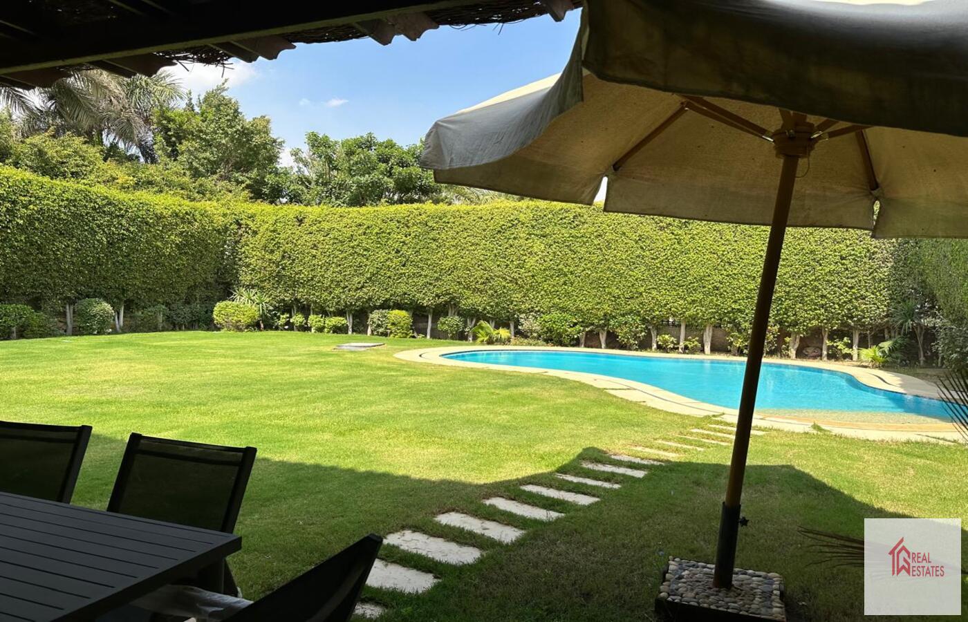 2° appartamento primo piano 3 camere due bagni zona lavanderia ampio soggiorno con cucina a vista e ampio giardino con piscina. Affittare 4200 USD