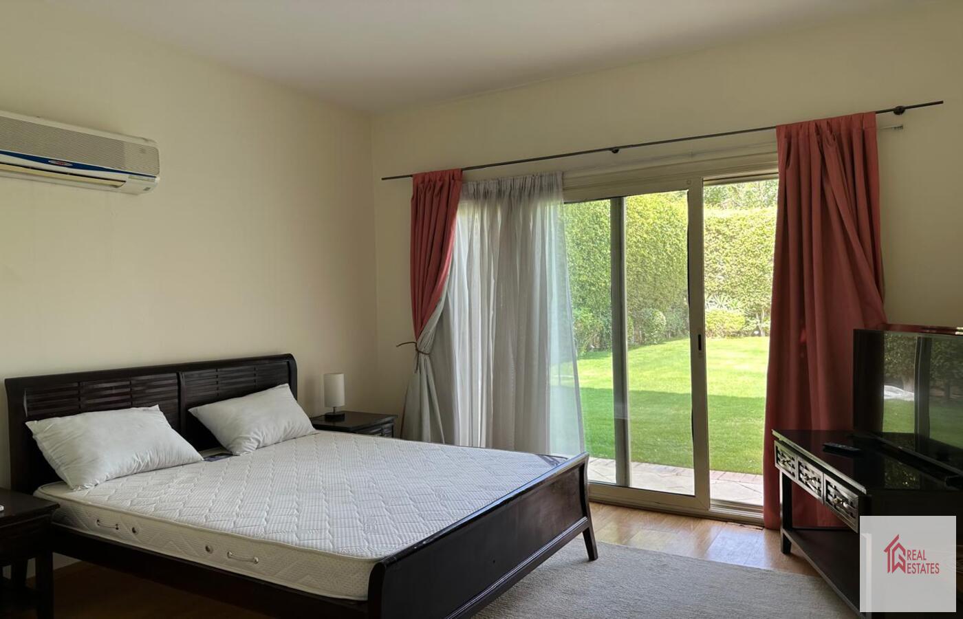 2ème appartement au premier étage 3 chambres deux salles de bains coin buanderie grand séjour avec cuisine ouverte et grand jardin avec piscine. Loyer 4200 USD