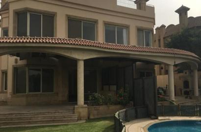 Katameya Heights Twin House Golf vue lac 4 chambres Shard piscine Location Nouveau Caire Egypte Katameya Heights Resort Maison jumelle composée Golf vue lac 4 chambres piscine en éclats Location Nouveau Caire Egypte