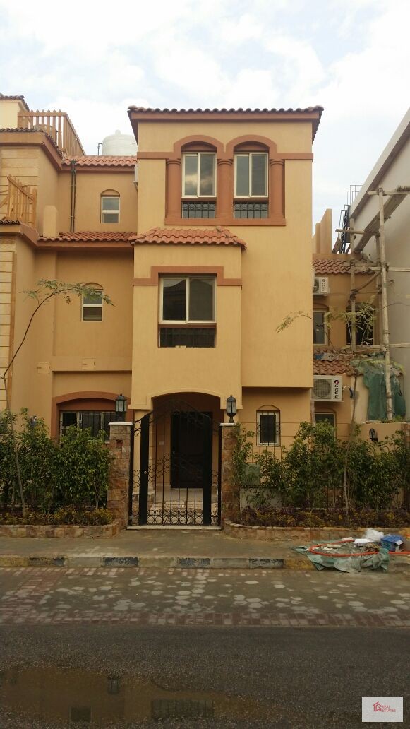 Maison de ville au milieu à louer dans la résidence Katameya Nouveau Caire Egypte