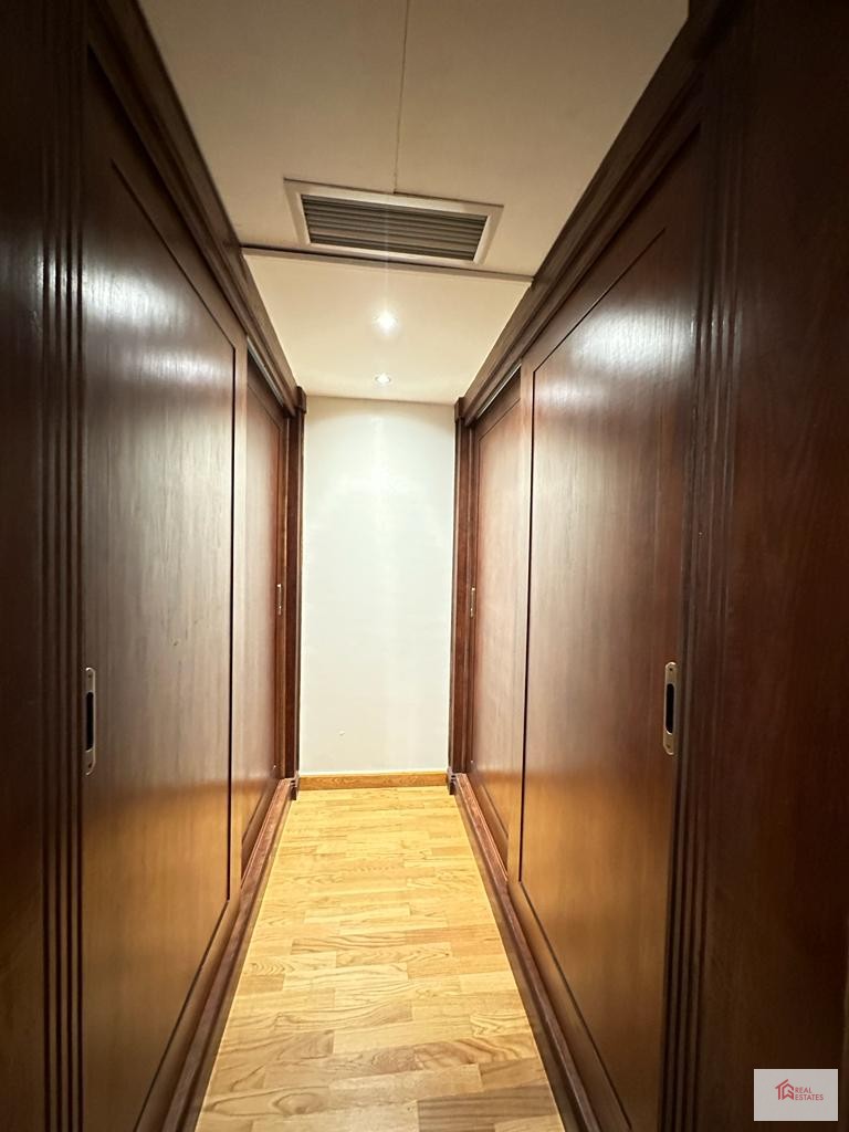 Spacious Apartment rent maadi sarayate 4 bedrooms 4 bathrooms walking to french school