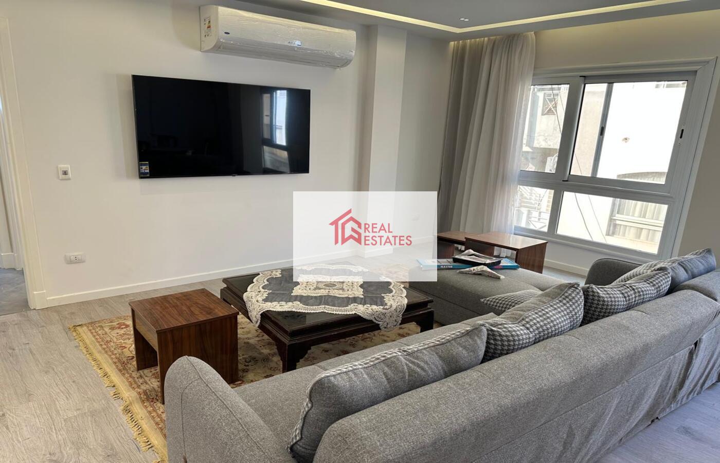 modern appartment fully furnished for rent maadi sarayat next artamento moderno totalmente amueblado en alquiler en Maadi Sarayat, junto a la escuela francesa, cocina abierta, quinto piso, bonito balcón, vista verde.