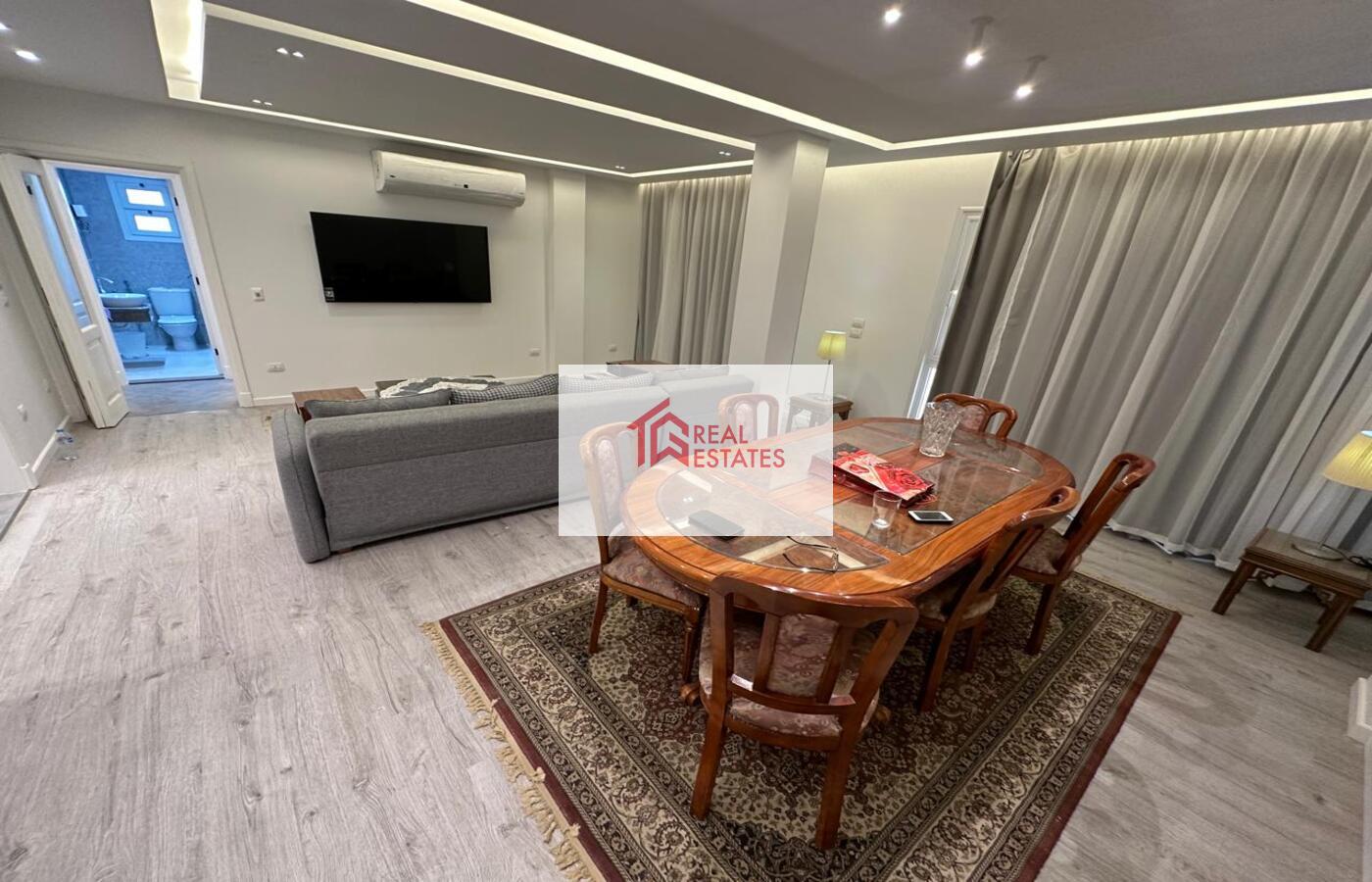 modern appartment fully furnished for rent maadi sarayat next artamento moderno totalmente amueblado en alquiler en Maadi Sarayat, junto a la escuela francesa, cocina abierta, quinto piso, bonito balcón, vista verde.