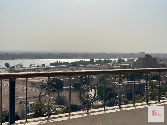 Penthouse-Duplex zu vermieten Maadi Sarayat Kairo Ägypten Blick auf den Nil