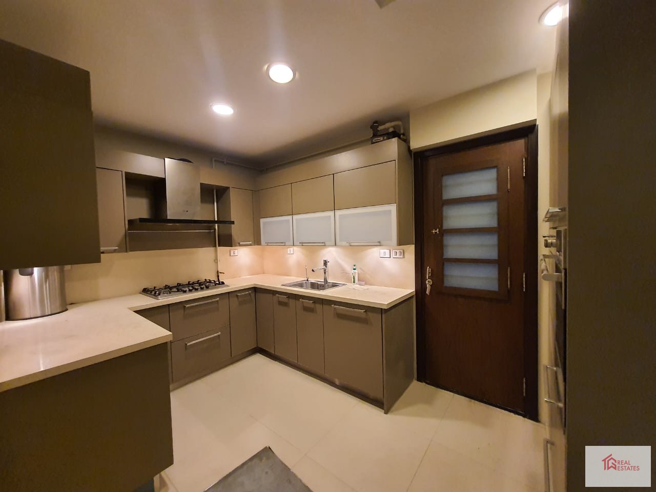 Modern yarı mobilyalı daire 2 yatak odası 3 banyo bir ana ortak havuz