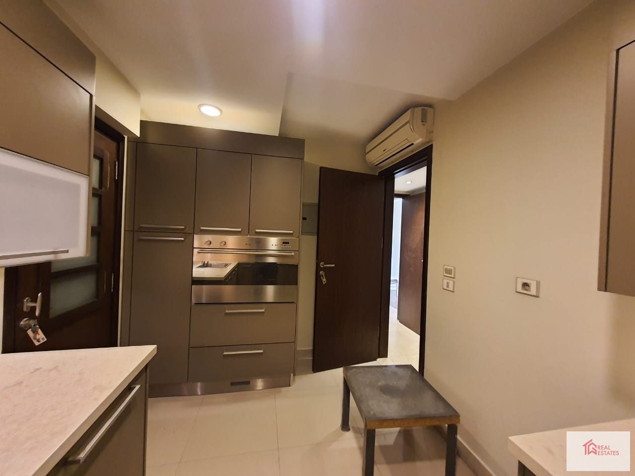 Modern yarı mobilyalı daire 2 yatak odası 3 banyo bir ana ortak havuz