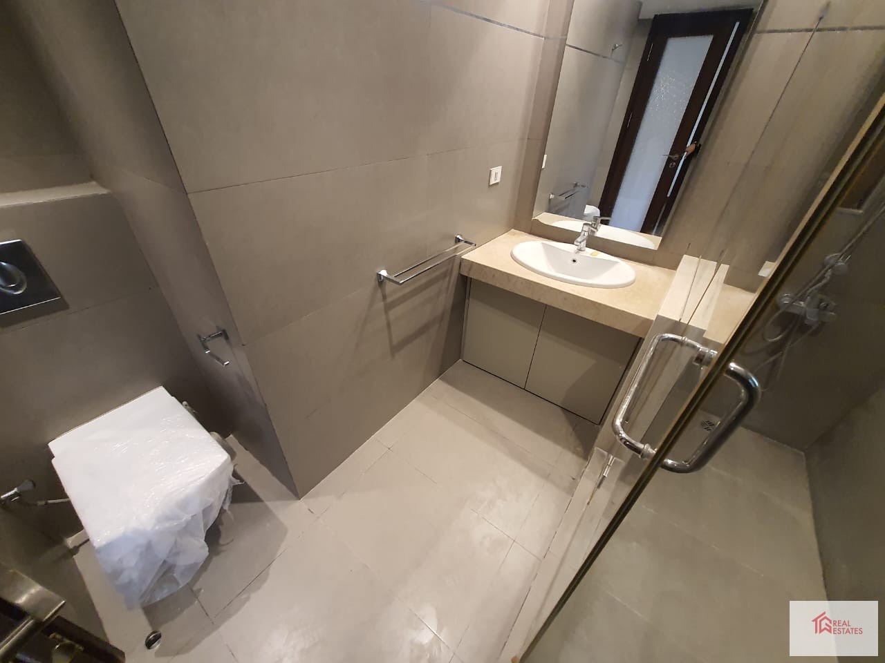 Modern yarı mobilyalı daire 2 yatak odası 3 banyo bir ana ortak havuz