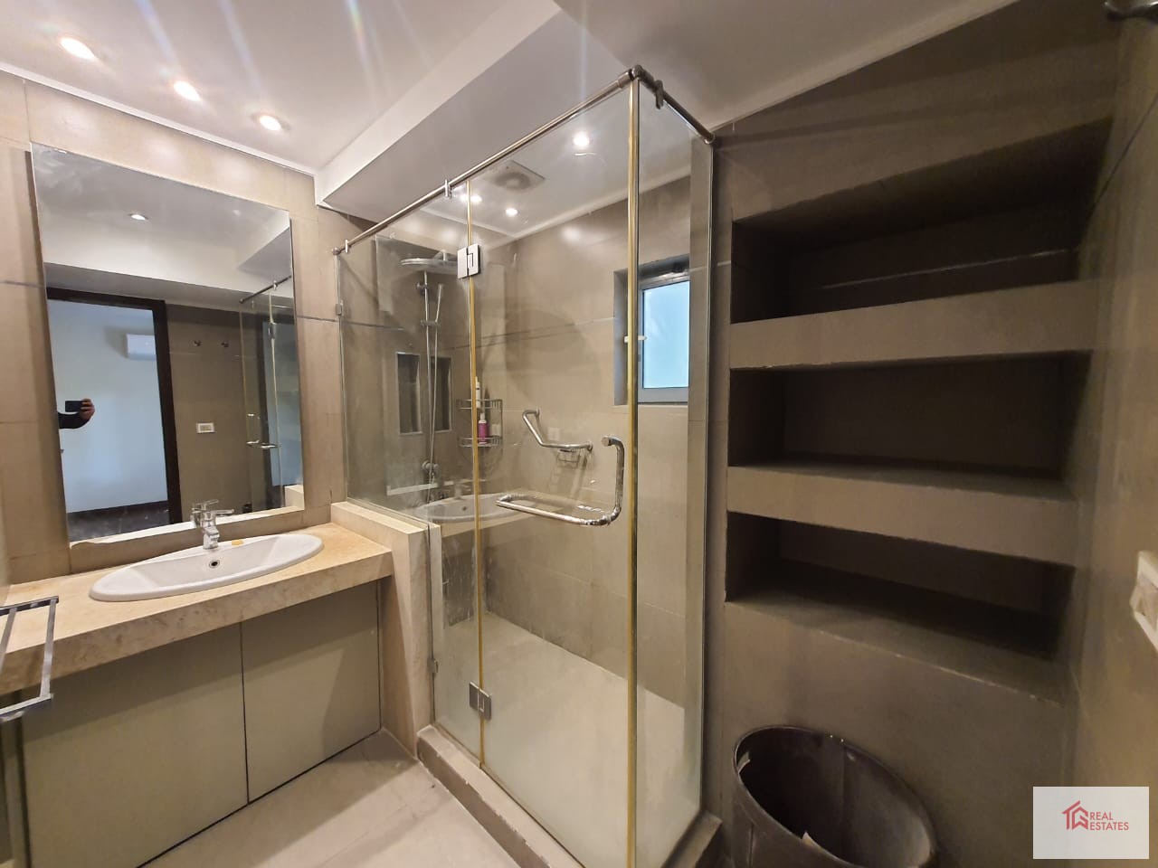 Modern yarı mobilyalı daire 2 yatak odası 3 banyo bir ana ortak havuz