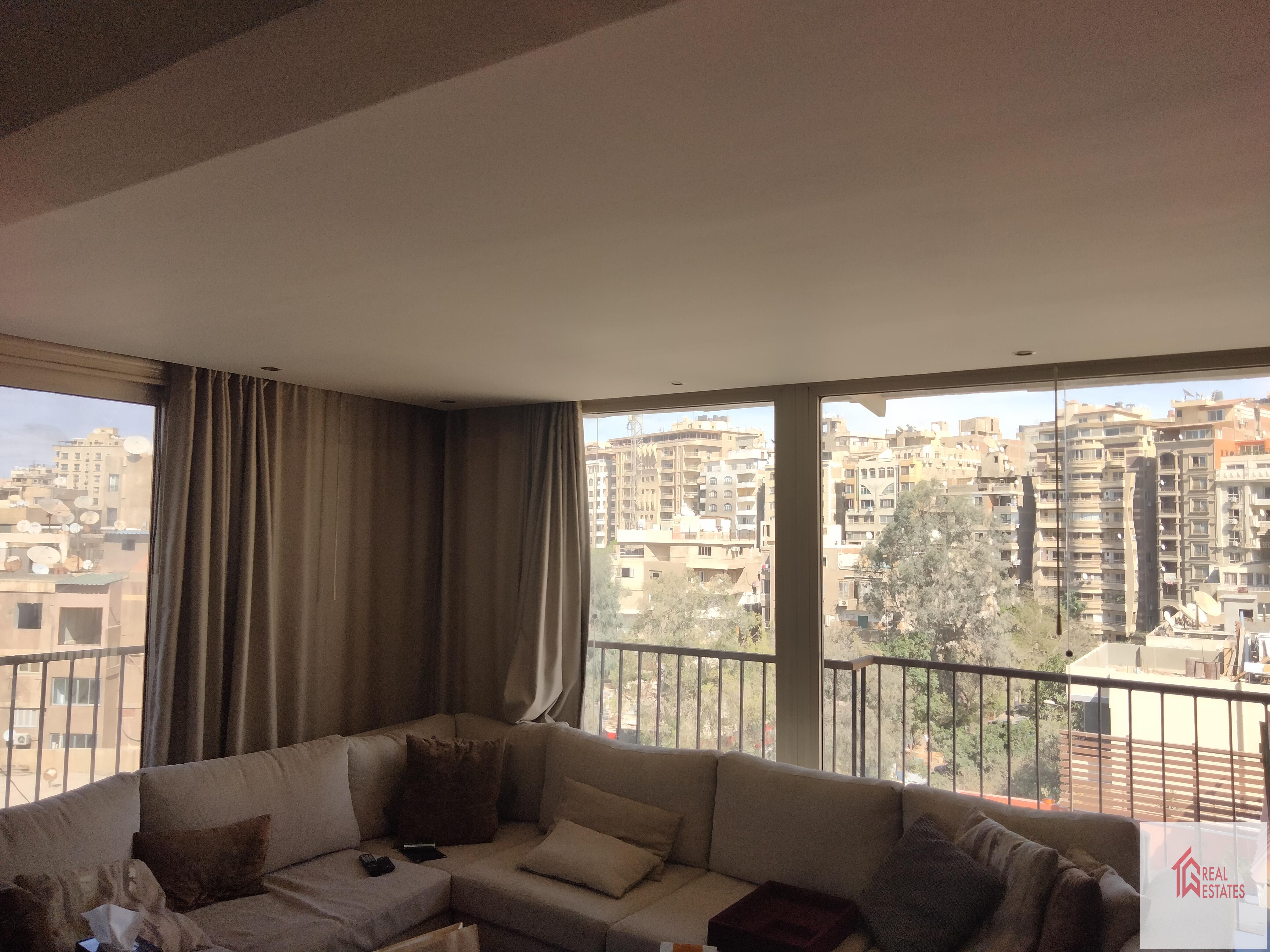 All'interno di un appartamento arredato ultra moderno 3 camere da letto 3 bagni affitta maadi degla Cairo Egitto