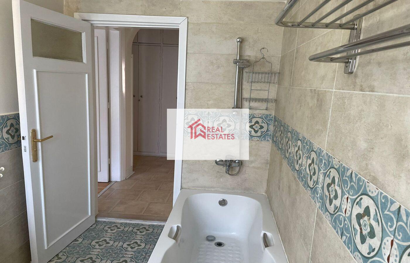 Penthouse Maadi Sarayate kiralık büyük teras