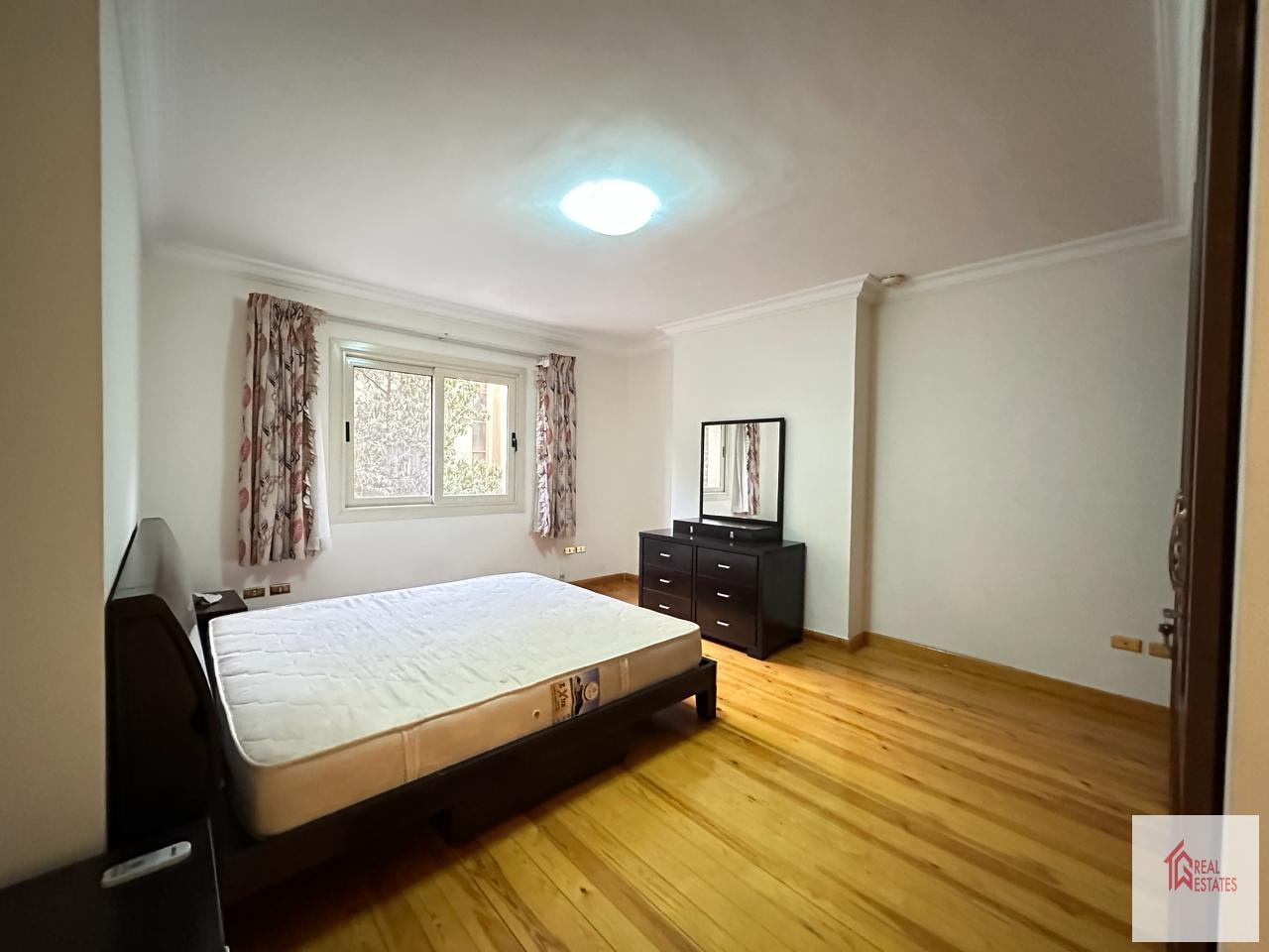 Kiralık daire 300 metre 4 yatak odalı 3 banyolu