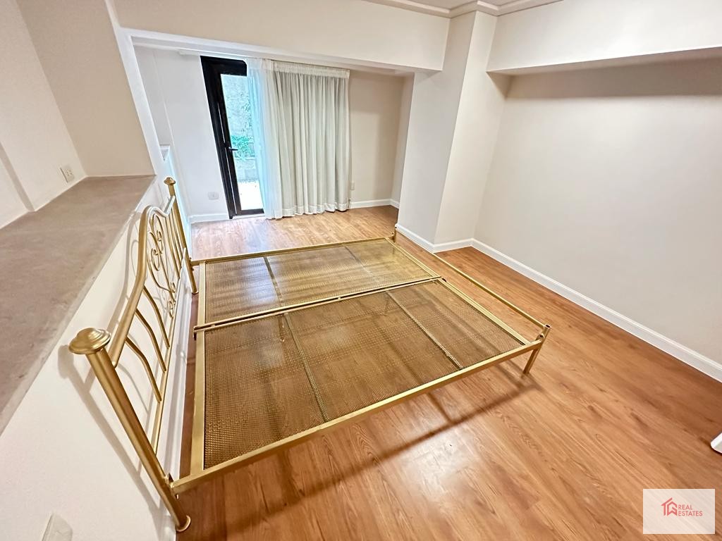 Moderno appartamento al piano terra, ingresso indipendente, terrazza privata Maadi Sarayat Cairo Egitto