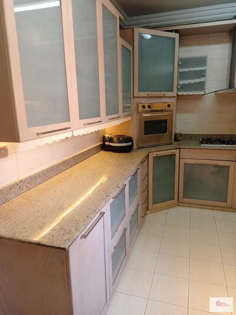 Tamamen Mobilyalı Daire kiralık Maadi Necro Degla 3 Yatak Odası 2 banyo Modern Kahire Mısır