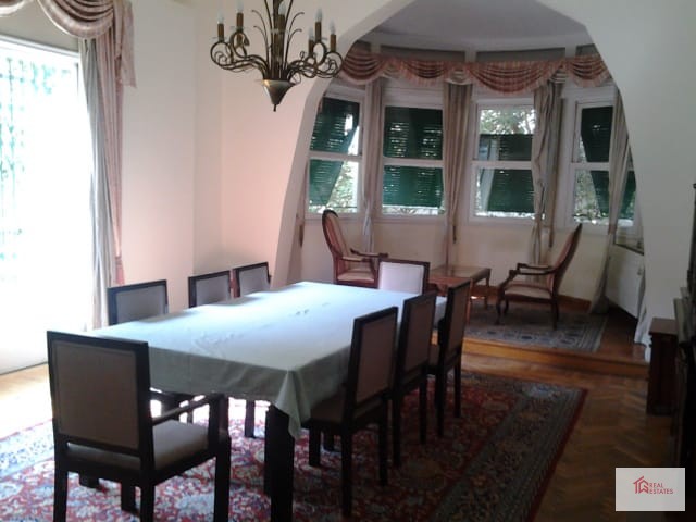 Apartment ground floor 350 m² with garden and separate enterance