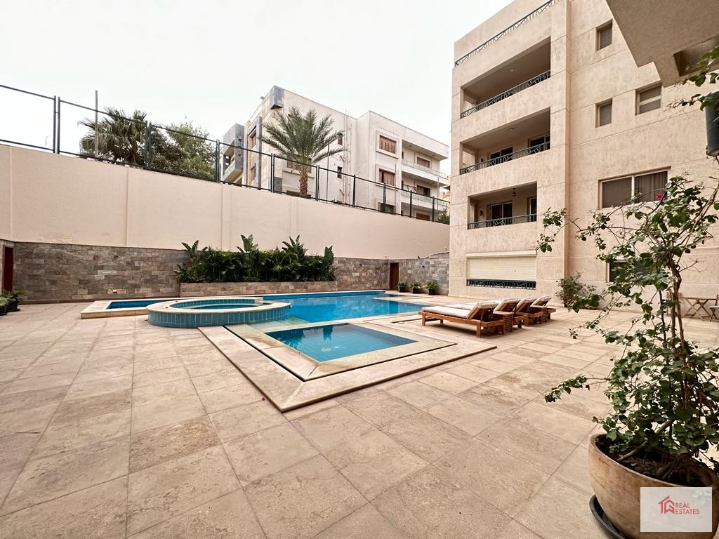 Appartement moderne avec piscine partagée à louer à Maadi Sarayat - Le Caire