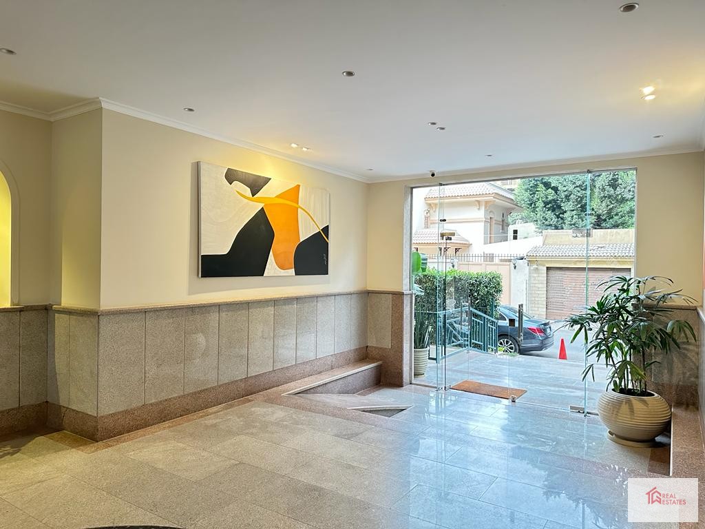 Appartement moderne avec piscine partagée à louer à Maadi Sarayat - Le Caire