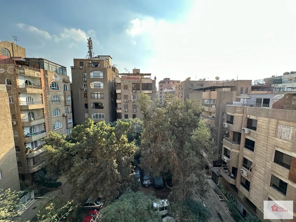 Fifth floor, 3 bedrooms, 3 bathrooms, 1 master, 250 meters