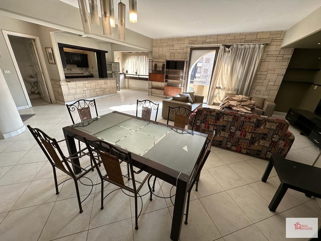 Fifth floor, 3 bedrooms, 3 bathrooms, 1 master, 250 meters