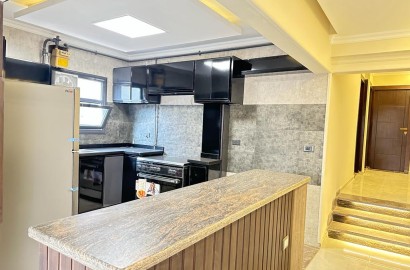 Appartement à louer à Maadi, rue calme, troisième étage, sans ascenseur, 3 chambres, 2 salles de bain, semi-meublé, 25 mille