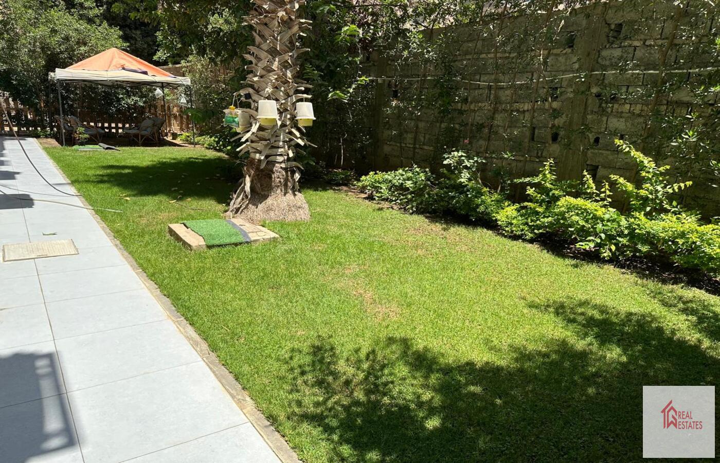 Rez-de-chaussée moderne avec jardin à louer à Degla