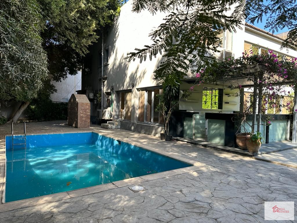 Splendida villa indipendente moderna con piscina privata e giardino in affitto a Degla Maadi - Cairo - Egitto