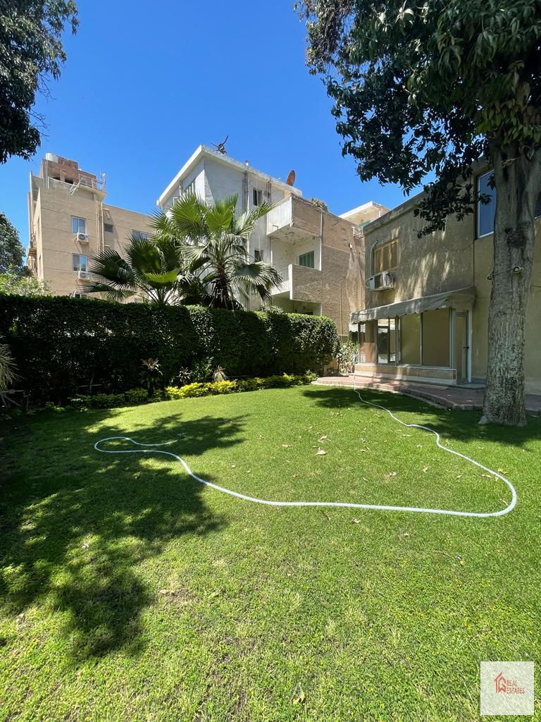 Une incroyable villa avec jardin à louer dans les meilleurs emplacements à Degla, Maadi Egypte