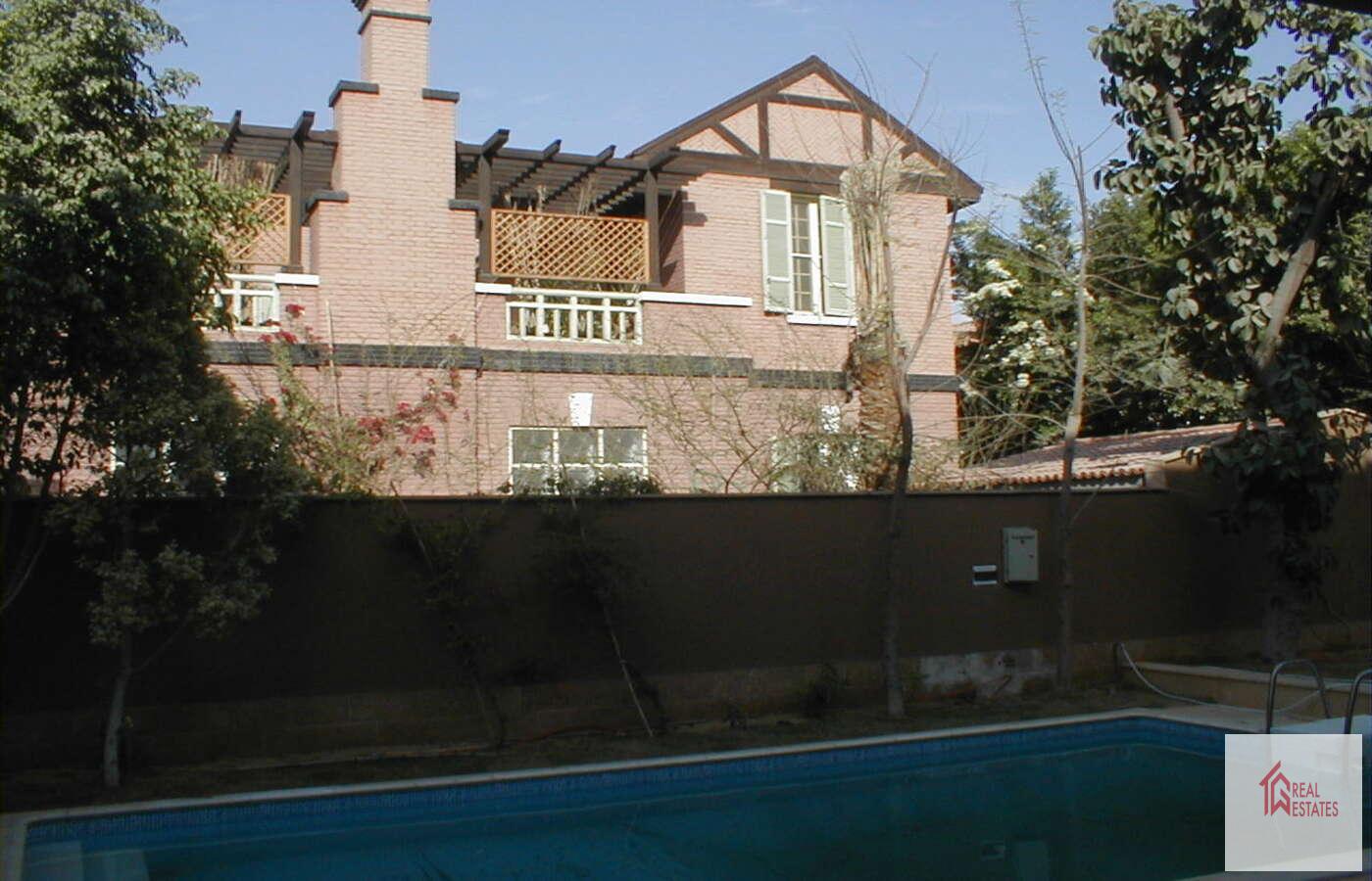 Villa con piscina privata in affitto a Maadi Sarayat