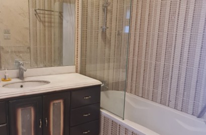 Kiralık 4 yatak odası, 2,5 banyo, mağaza, otopark, güvenlik.380 m2 katameya karşısı