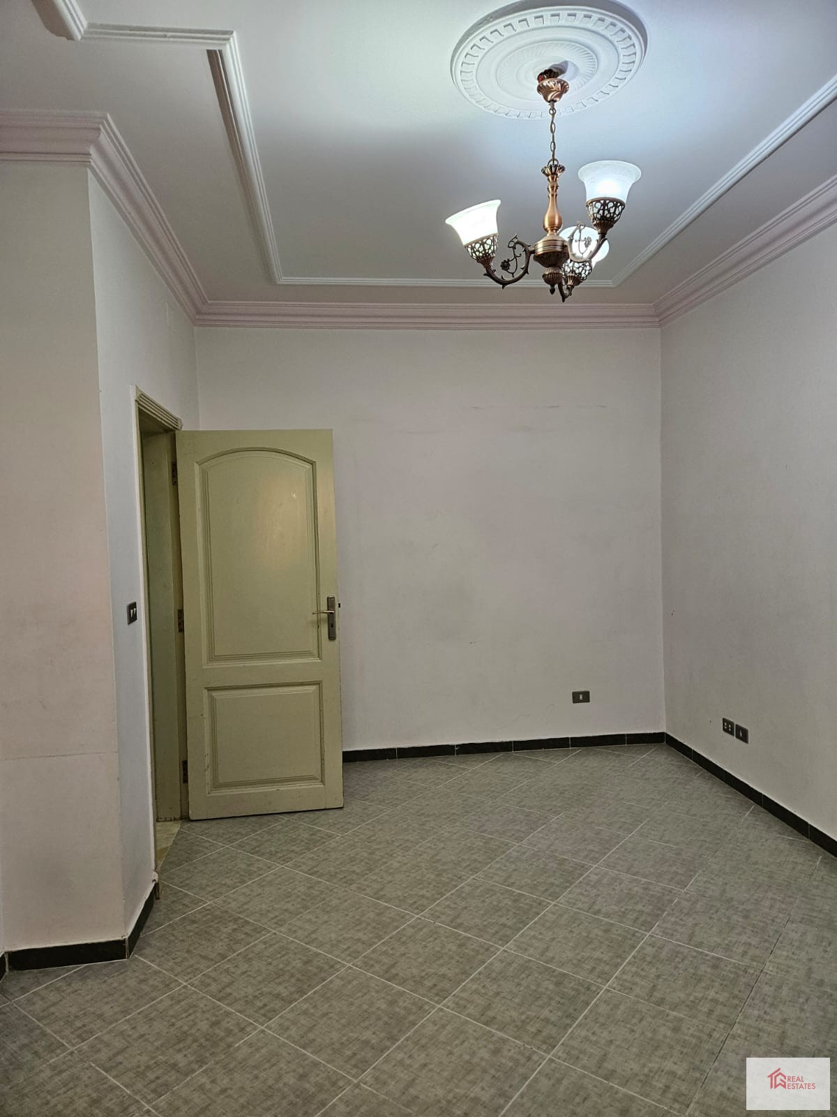 Apartment rent semi furnished new cairo Egypt walking distance to lake view Compund