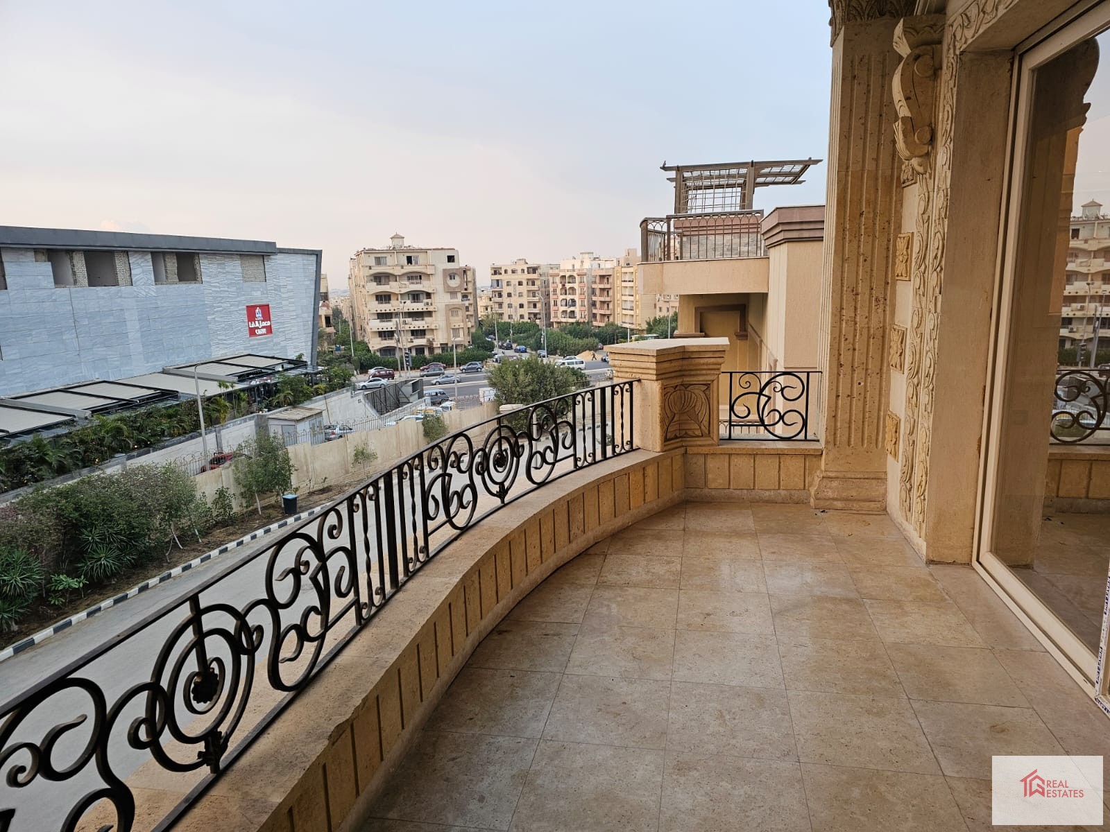 Appartement spacieux semi-meublé Deplomasyeen Nouveau Caire Egypte