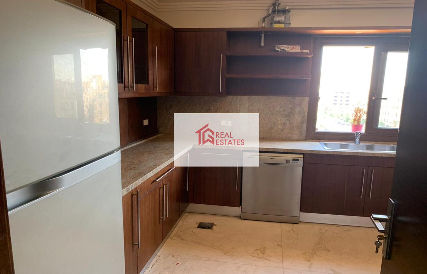 Penthouse for rent Semi Furnished New Cairo over looking El-Shoueifat School