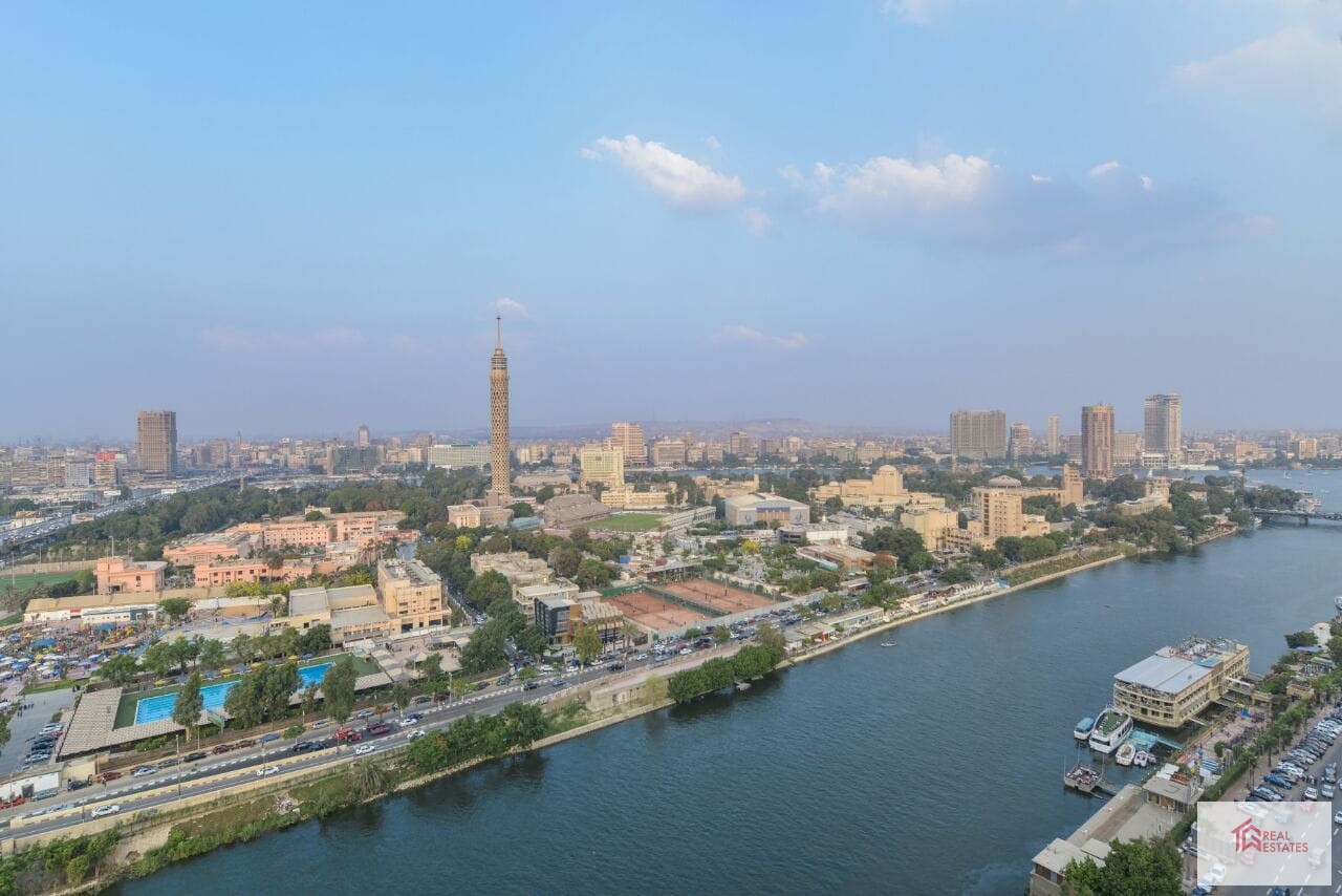 Appartement à louer à Agouza, Gizeh, Egypte Superficie : 472 m Il se compose de 4 chambres dont 2 avec salle de bain Location