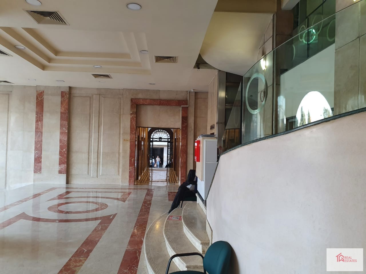 Appartement à louer à Agouza, Gizeh, Egypte Superficie : 472 m Il se compose de 4 chambres dont 2 avec salle de bain Location