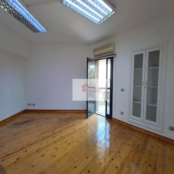 Spazio ufficio in affitto nel sobborgo di Sarayate a 500 metri, posizione privilegiata al Cairo, in Egitto