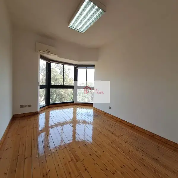 Spazio ufficio in affitto nel sobborgo di Sarayate a 500 metri, posizione privilegiata al Cairo, in Egitto