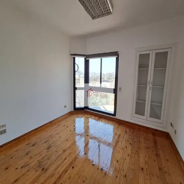 Spazio ufficio in affitto nel sobborgo di Sarayate a 500 metri, posizione privilegiata al Cairo, in Egitto
