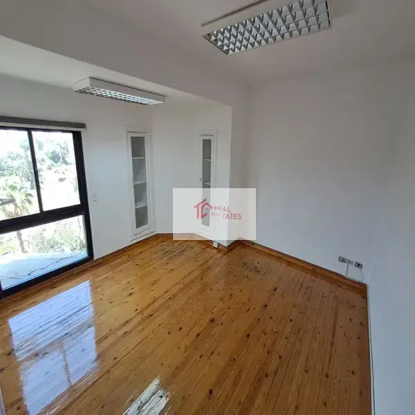 Spazio ufficio in affitto nel sobborgo di Sarayate a 500 metri, posizione privilegiata al Cairo, in Egitto