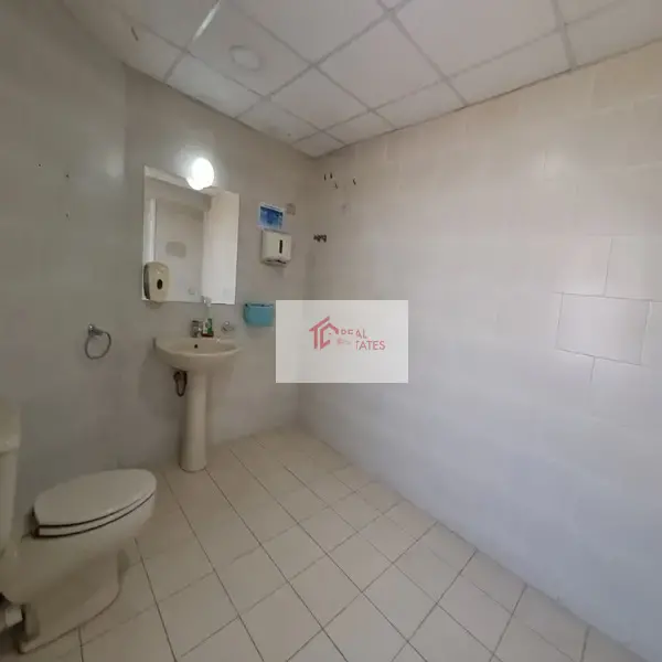 Spazio ufficio in affitto nel sobborgo di Sarayate a 500 metri, posizione privilegiata al Cairo, in Egitto