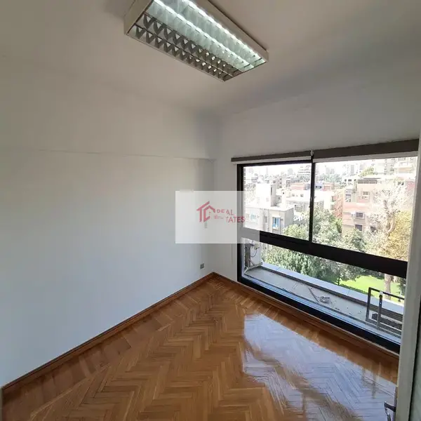Spazio ufficio in affitto nel sobborgo di Sarayate a 500 metri, posizione privilegiata al Cairo, in Egitto