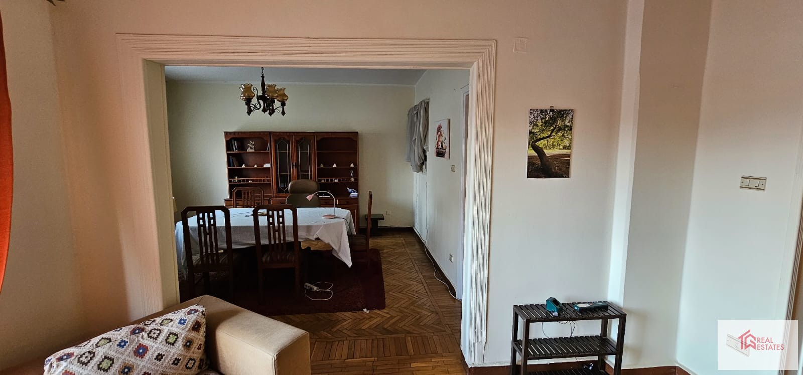 Appartement meublé à louer à el malek el Afdal Zamalek Le Caire Egypte 2 chambres, 1 salle de bain 1 WC et un balcon vue sur le Nil. Louer